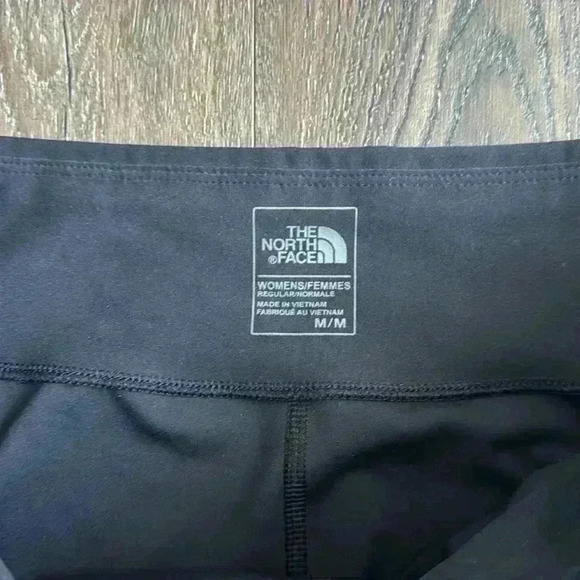 North Face Cropped Pants.  Women’s size medium.  Black. - Picture 3 of 6